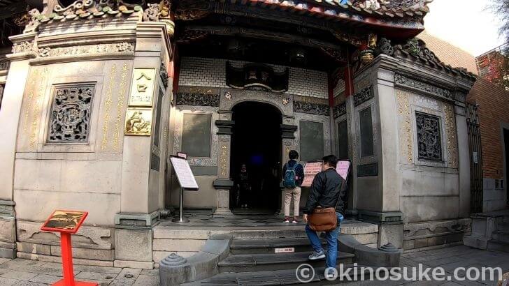 龍山寺の入口