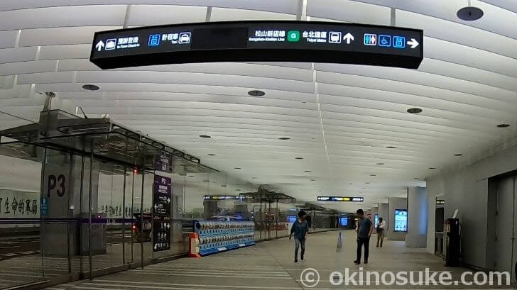 MRT桃園空港線の台北駅の地下1階通路